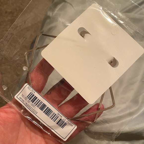 *SOLD* Square Geometric Hoop Earrings - Picture 5 of 6